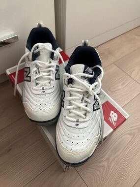 NEW！New Balance White and Navy Lace-Up Sneakers